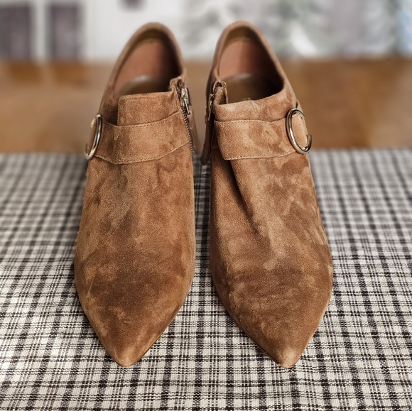 Nine West tan suede heeled ankle booty. Woman's size 7.5. - Picture 3 of 12